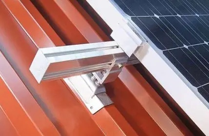 Instalace solárních panelů na trapézové plechové střechy